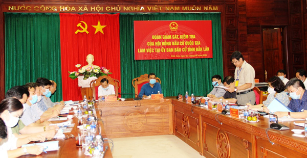 Đoàn giám sát, kiểm tra của Hội đồng bầu cử quốc gia làm việc với UBBC tỉnh Đắk Lắk 
